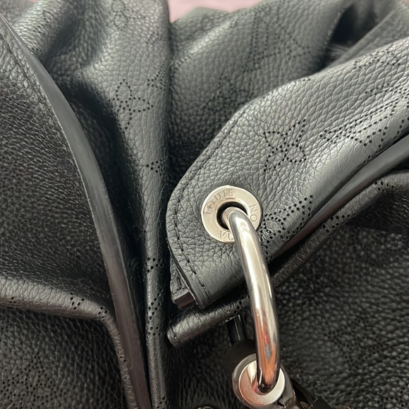 Louis Vuitton Carmel Mahina Noir - Picture 3 of 11